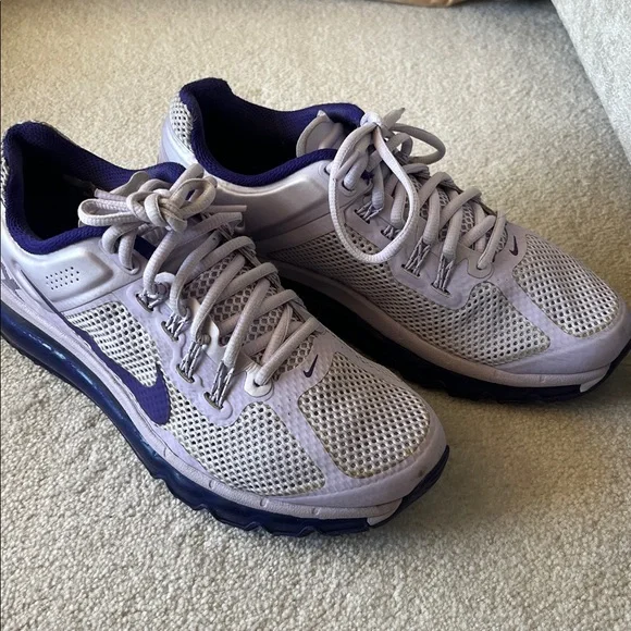 Nike Women's Lavender and Dark Purple Sneakers - Picture 4 of 6